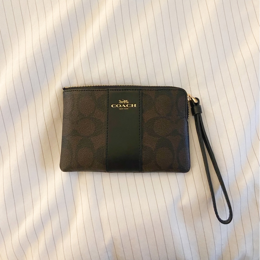 Small single zip coach wristlet